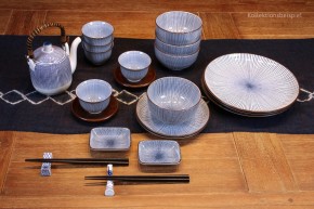 Japanische Teetasse weiß mit blauen Streifen