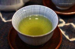 Japanische Teetasse weiß mit blauen Streifen