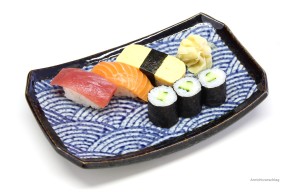 Japanischer Sushi-Teller Wellenmotiv